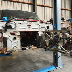 Jaguar E-type restauratie 89.jpg