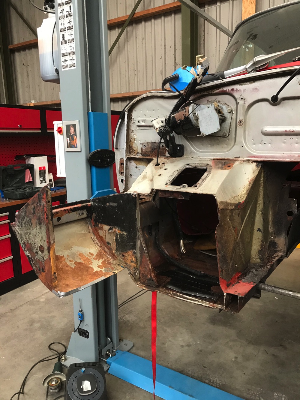 Jaguar E-type restauratie 90.jpg
