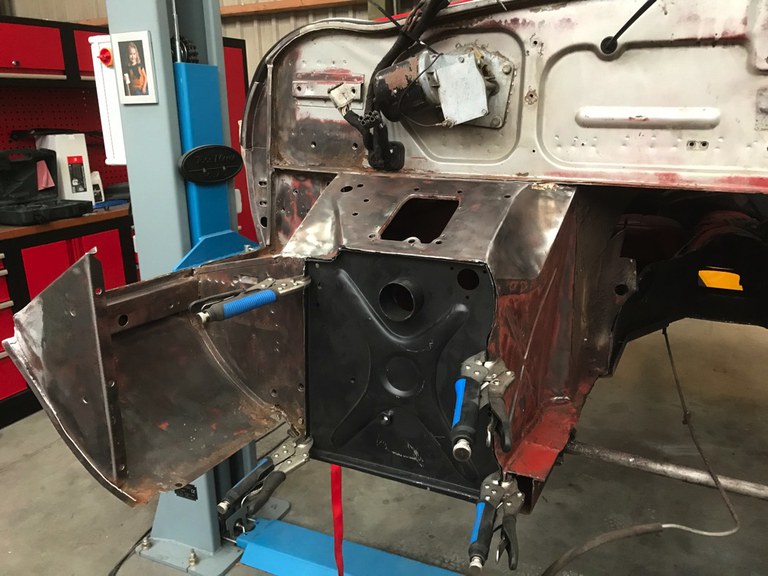 Jaguar E-type restauratie 91.jpg